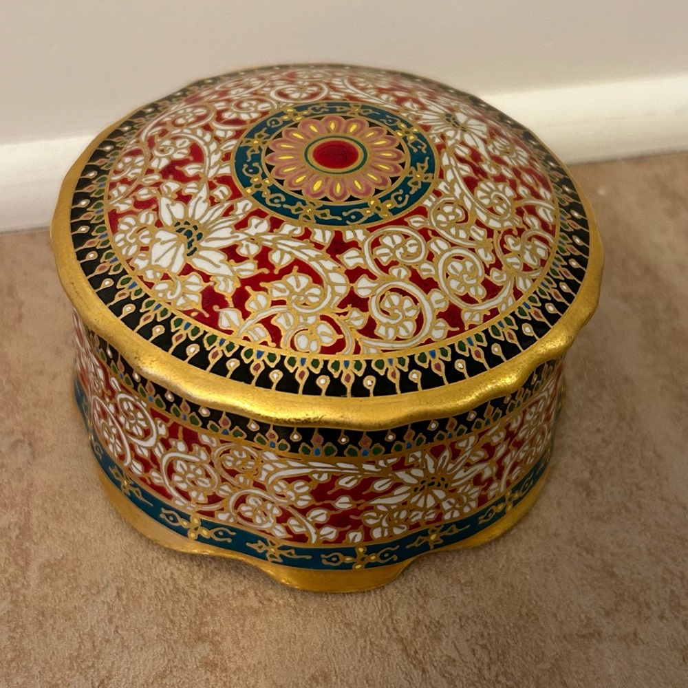 Vintage Porcelain Thai Chiiori Benjarong hand painted gold floral trinket box